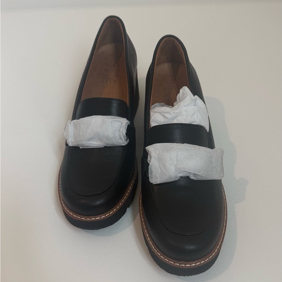 Naturalizer Corrine Black Leather Lug Sole Bit Loafers
Women Size 8 M NEW - Picture 2 of 5